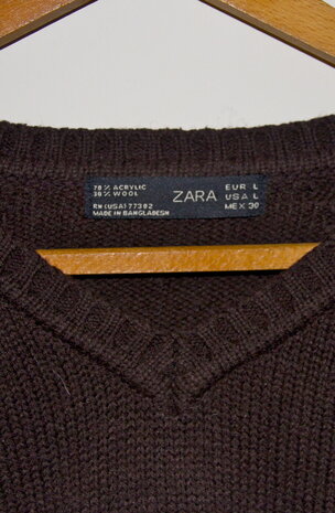 Vintage jumper met V-hals.